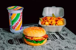 1 Cheese Bacon + Fritas P Cheddar + Bebida