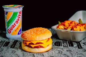 1 Double Cheddar + Fritas P Cheddar + Bebida