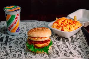 1 Master + Fritas P Cheddar + Bebida