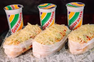 3 Hot Dog Linguiça Trad. + 3 Bebidas